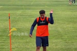 京鲁大战3月14日15:30打响！赛前28人合练，李小恒现身“见习”