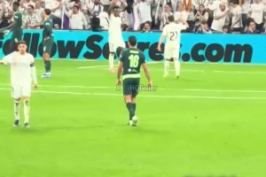 绝妙！现场实拍居莱尔给维尼修斯传出的单刀球