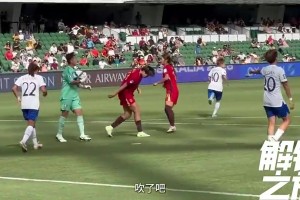 实拍：中国女足陈巧珠加时被踹伤大腿，肌肉难以发力但仍坚持踢完