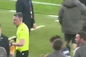 没看到？实拍：瓜迪奥拉没有与皮塔奇打招呼，后者有点懵