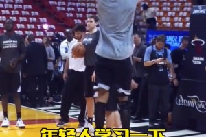 年轻人值得学习！邓肯这篮下技术太好 小打板真是练出来的