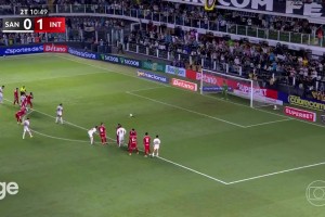 点射破门！内马尔的标志性点球动作助球队扳平，瞬间点燃主场DJ