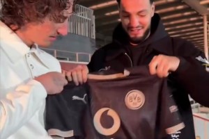 颜值很高啊！多特红土球场百年纪念球衣拍摄花絮！