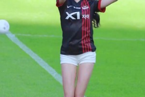 啦啦队女神户外加油！朴姬兰这颜值和身材算顶流吧？