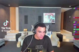 英语对话！阿诺德和维尼修斯直播连麦开黑，队名半天对不上~