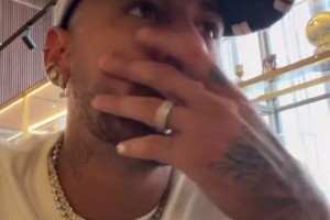 谁说我出去鬼混了？内马尔辟谣：宅家打线上扑克，还赢麻了！