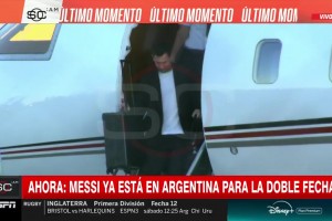 梅西抵达阿根廷！加入球队备战与毛里塔尼亚和赞比亚的友谊赛
