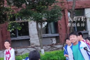 为啥？男生投进压哨三分球绝杀对手，队友却“唉“声一片....