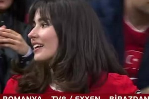 真美！居莱尔女友赛前觉得男友没看见她，实际上居莱尔一直在挥手