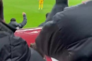 大师级制导！现场看居莱尔精准长传助攻队友制胜