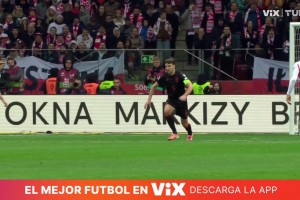 宛如炮弹！泽林斯基超远距离世界波，波兰2-1阿尔巴尼亚进决赛