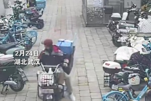 快递小哥丢了个包裹要赔 3 万，里面有文班亚马亲笔签名...